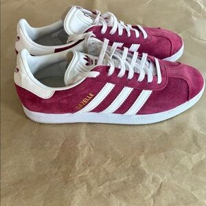 16:11 Adidas Gazelle Sneakers (Also fit Women’s 7)